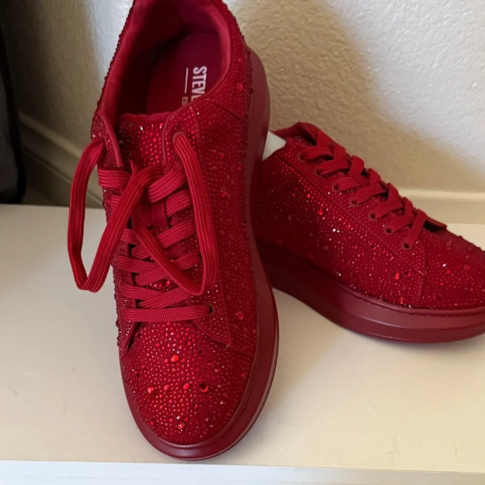 Elegant Red mens Steve Madden Icebox Sneakers size 10 m new w box - Picture 2 of 9